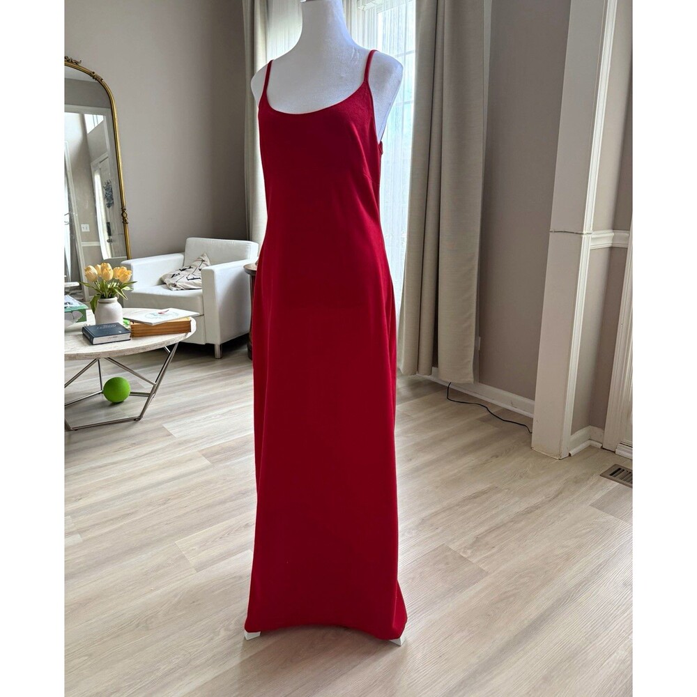 Victoria's Secret Red Solid Full Slip, Adjustable Straps, Thick Polyester Size M